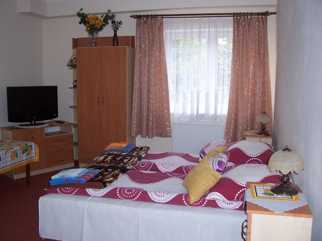 Gosciniec Nad Stawem Villa Szczytno  Rom bilde
