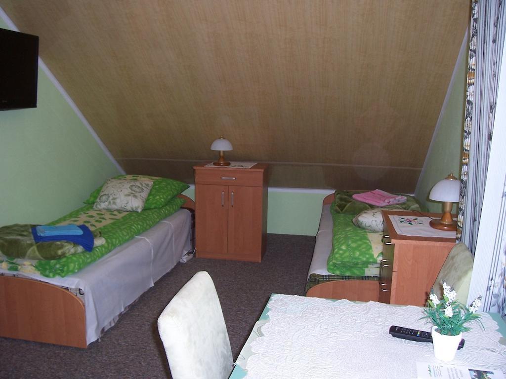 Gosciniec Nad Stawem Villa Szczytno  Rom bilde