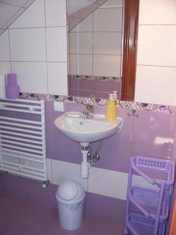 Gosciniec Nad Stawem Villa Szczytno  Rom bilde